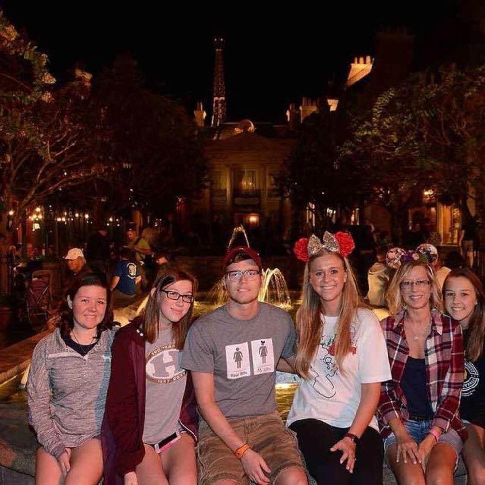 Meet your Posher, Lenore